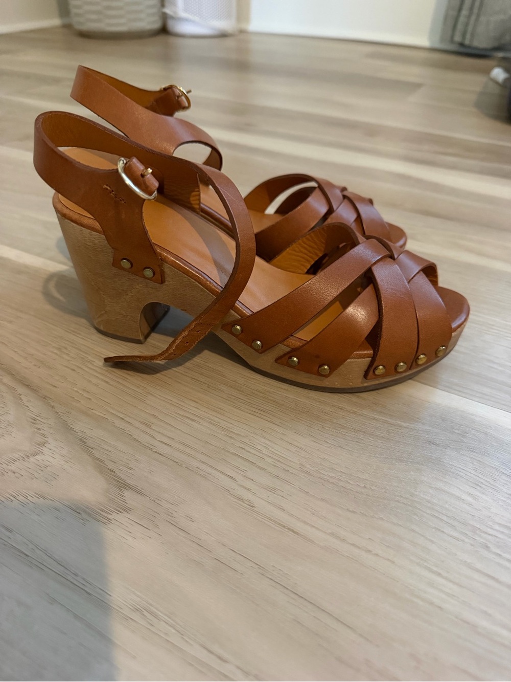 Sézane Isabelle Camel Leather Clogs - Picture 5 of 7